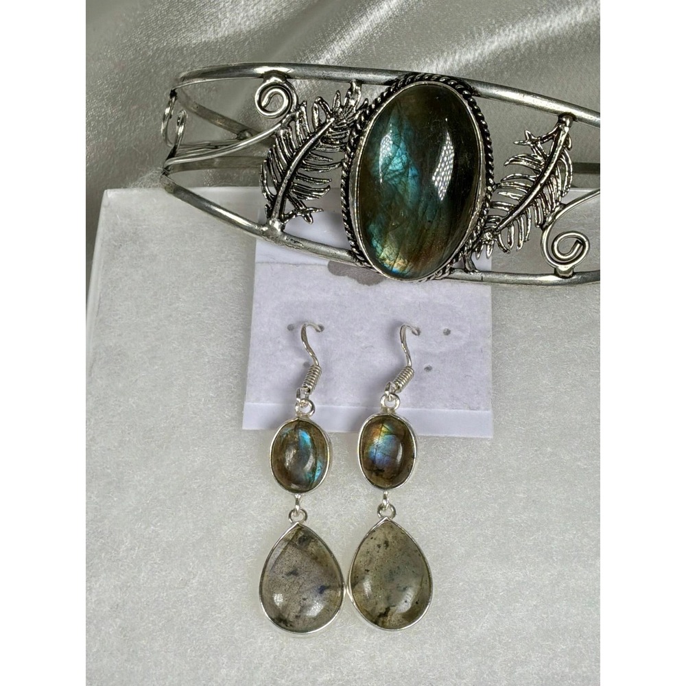 ✨ Labradorite Flash Statement Gift Set • Cuff + Earrings - Picture 6 of 8